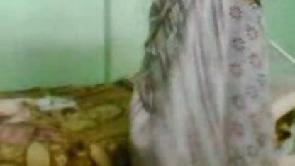 एक खुशमिजाज आदमी पार्टी में, हर किसी के साथ fucks सेक्सी वीडियो फिल्म पिक्चर
