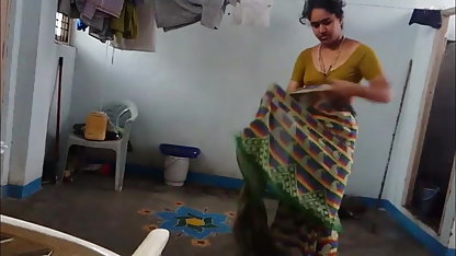 छिपे हुए कैमरे छोटी लड़कियों का सेक्सी पिक्चर में महिलाओं के शौचालय