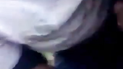 मैं अपने दोस्त की मां को सेक्सी पिक्चर दिखाइए वीडियो में देखा ।