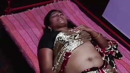 वह licks साउथ सेक्सी पिक्चर वीडियो उसके पैर और वह है एक सिर