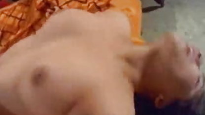 लाल अधोवस्त्र में कास रूसी masturbates सेक्सी पिक्चर दिखाइए वीडियो में