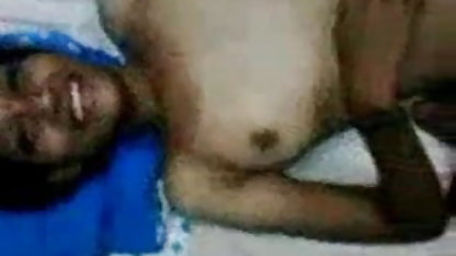 लड़कियों को उनके सेक्सी नंगी पिक्चर वीडियो pussies बहुत बारीकी से जांच