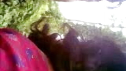 सुंदर सुनहरे बालों वाली के साथ मिनी बसों फैलता सनी लियोन का बीएफ पिक्चर सेक्सी है पैर