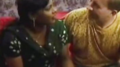 थाई डालता है पर ऊँची एड़ी के जूते को टटोलना उसके स्तंभ पर सेक्सी पिक्चर वीडियो में नंगी नंगी