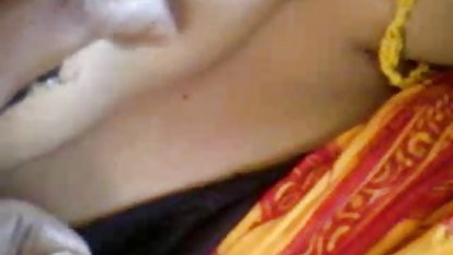 एंजेलिका कृष्णा कपूर की सेक्सी पिक्चर caresses उसके प्रेमिका ' s किट्टी